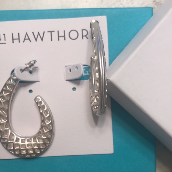 Metal hoop earrings - Picture 3 of 5